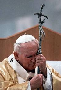 Paus JPII met kruis
